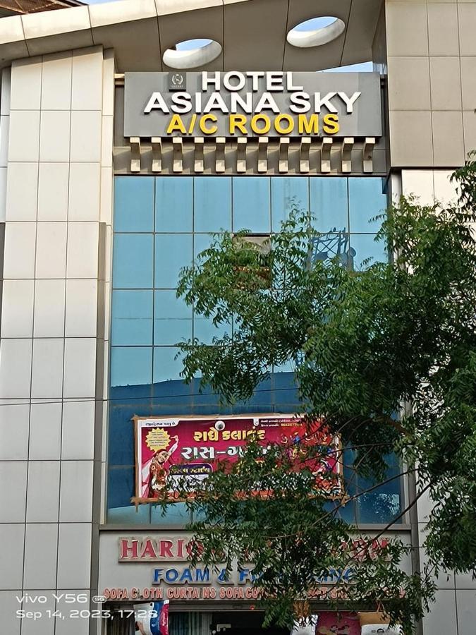 Hotel Asiana Sky Motera Αχμπανταμπάντ Εξωτερικό φωτογραφία