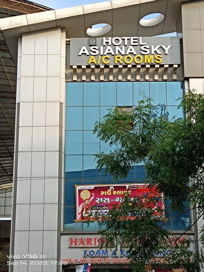 Hotel Asiana Sky Motera Αχμπανταμπάντ Εξωτερικό φωτογραφία
