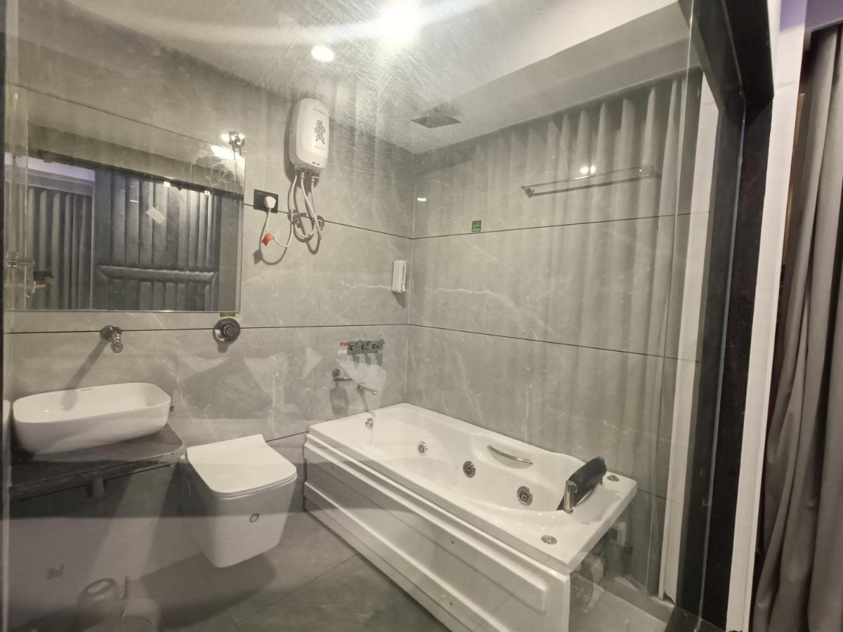 Hotel Asiana Sky Motera Αχμπανταμπάντ Εξωτερικό φωτογραφία
